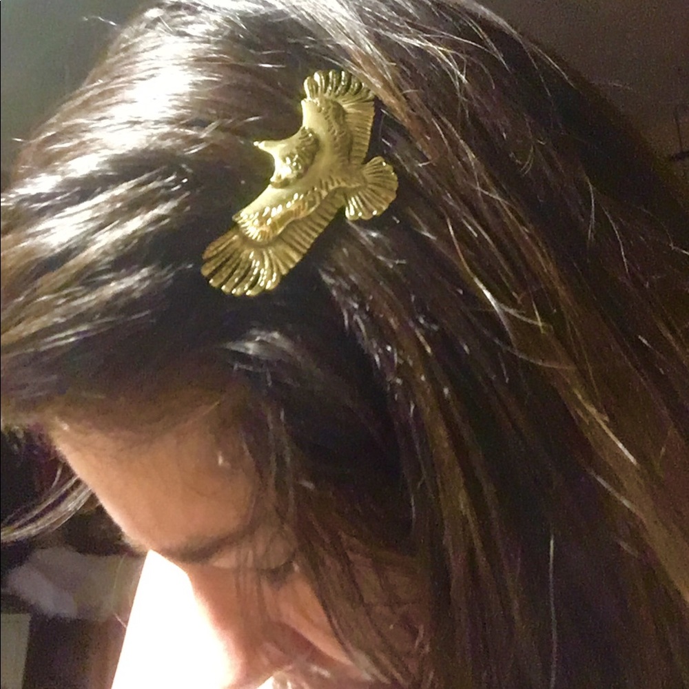 4/$20 Eagle gold tone hair clip - Picture 2 of 7
